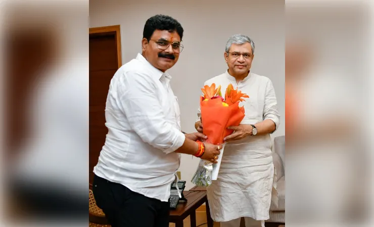  रेलवे की बड़ी सौगात, हरपालगंज और सरायहरखू स्टेशन पर ट्रेनों के ठहराव को मिली मंजूरी