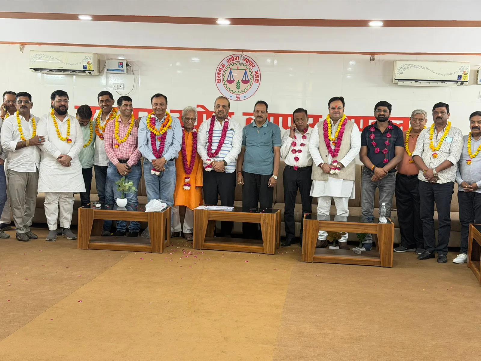 लखनऊ व्यापार मण्डल के पदाधिकारी निर्विरोध हुऐ निर्वाचित