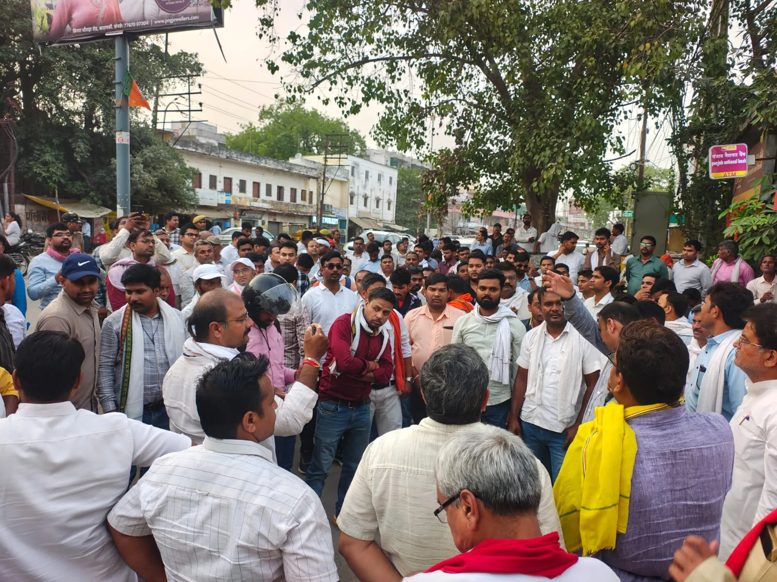 लगातार उत्पीड़न से बिजली कर्मियों में गहरा असंतोष 