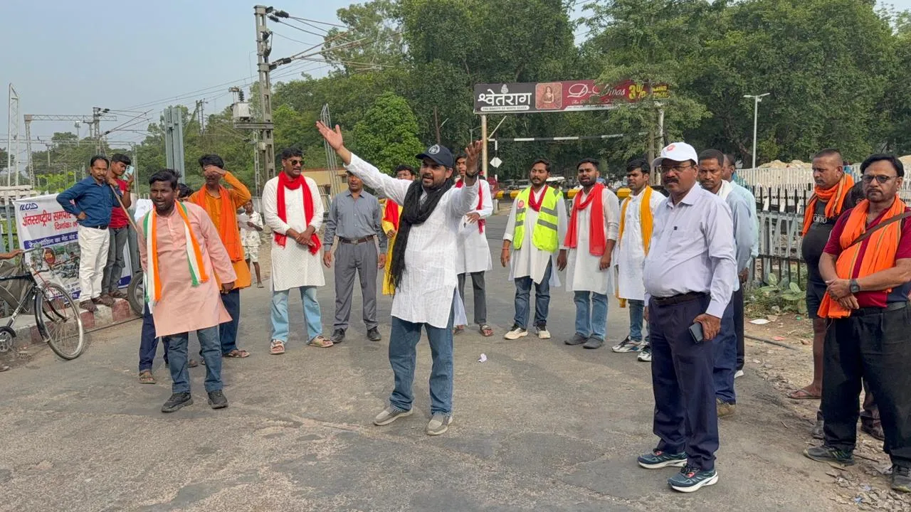 दिलकुशा फाटक पर हुआ नुक्कड़ नाटक