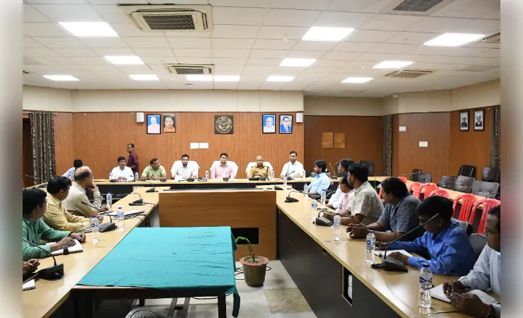 प्रवक्ता भर्ती परीक्षा को लेकर बैठक, डीएम बोले- नकलविहीन परीक्षा सर्वोच्च प्राथमिकता
