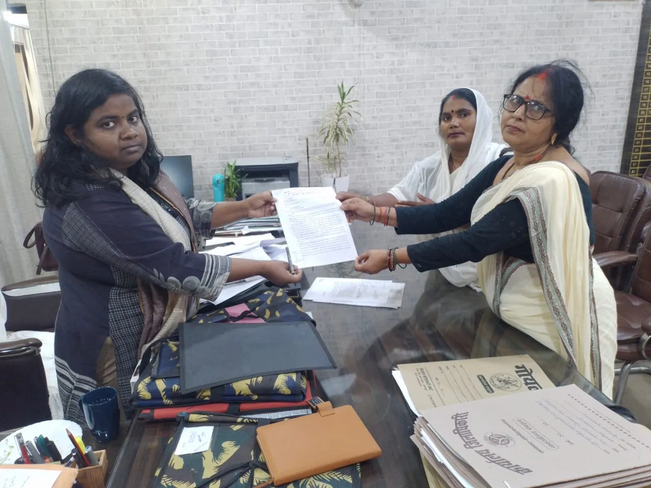 आशा संगिनी कार्यकत्री सेवा समिति नें लगाई सीएम योगी से गुहार 