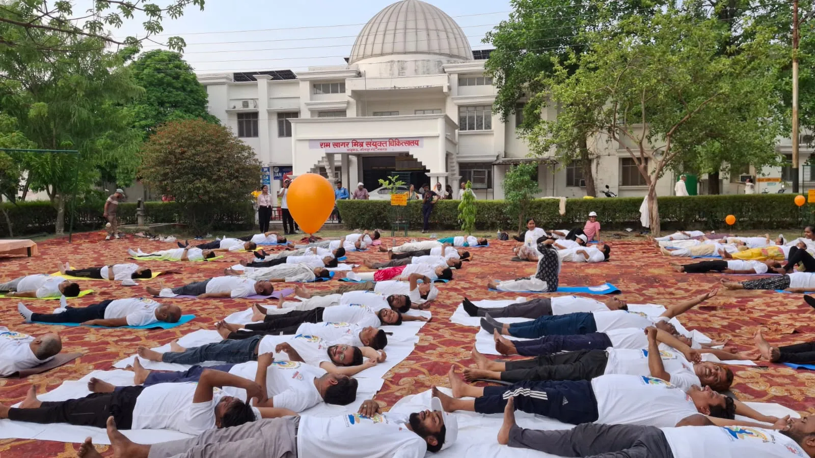 राम सागर मिश्र संयुक्त चिकित्सालय में योग शिविर का आयोजन 