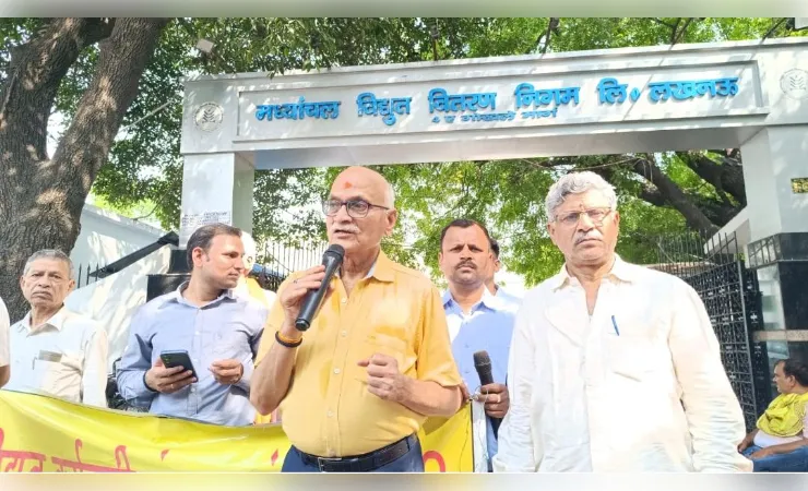 अग्निकांड मामले में अधिशासी अभियंता के निलंबन पर सवाल, निष्पक्ष जांच की मांग