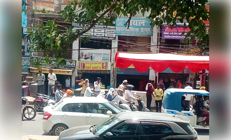 बीकेटी, सैरपुर और इटौंजा में भंडारों की धूम, प्रसाद लेने के लिए लगी लंबी कतार