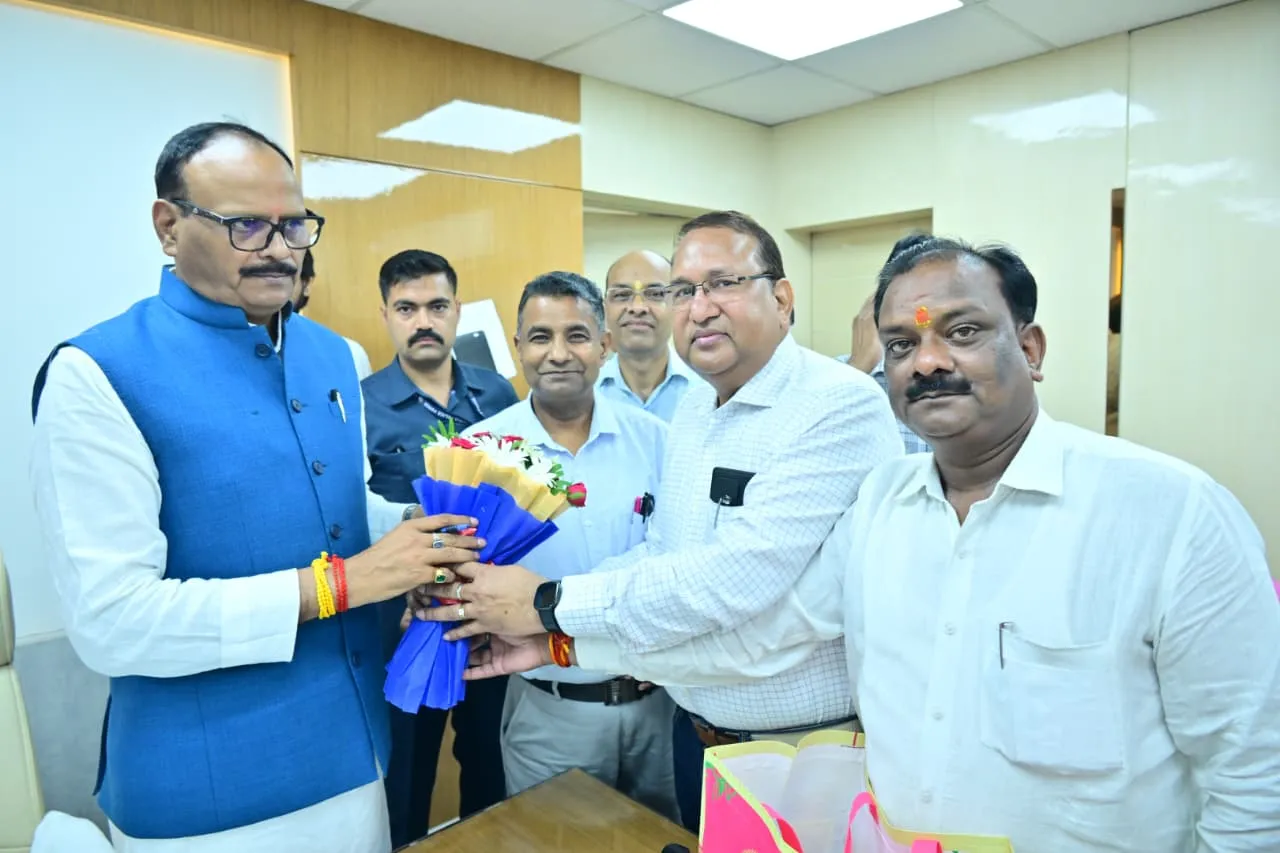 डिप्लोमा फार्मासिस्ट एसोसिएशन ने उपमुख्यमंत्री को सौंपा ज्ञापन 
