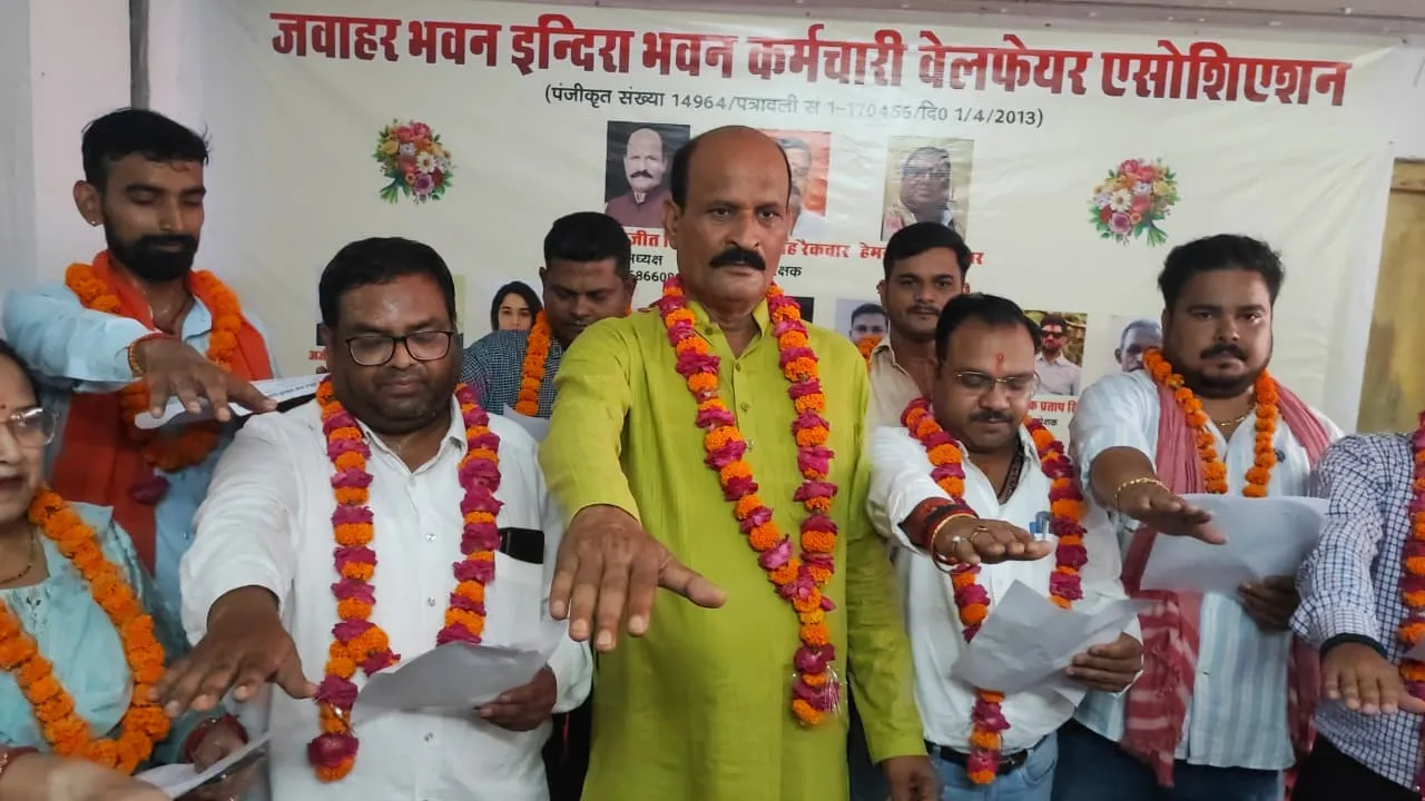 नवनिर्वाचित पदाधिकारियों ने ली शपथ  