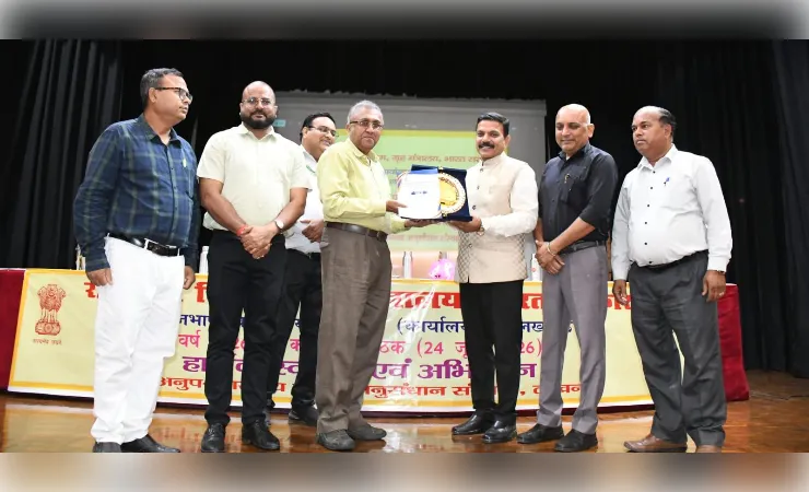 राजभाषा के प्रयोग-प्रसार में डीआरएम एनईआर को मिला पुरस्कार