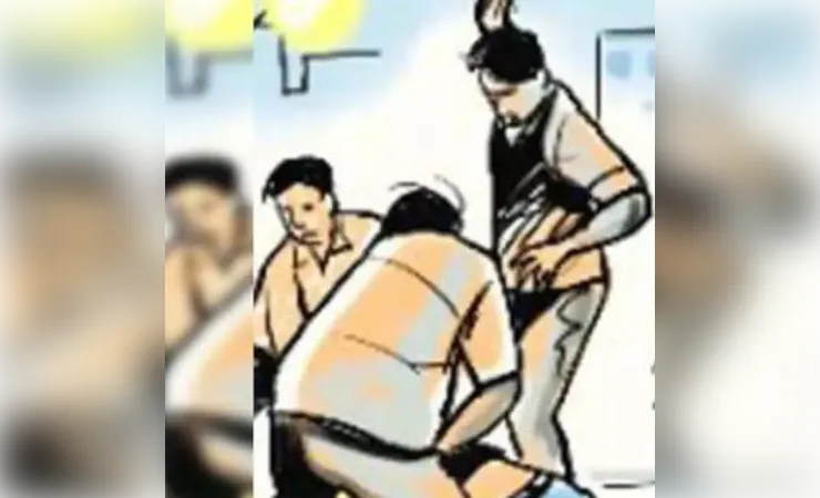 मोबाइल शॉप में तोड़फोड़ के बाद लूटपाट, मालिक और कर्मचारी चोटिल