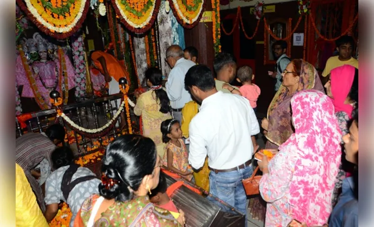ज्येष्ठ माह के अंतिम बड़े मंगल पर हनुमान मंदिरों में श्रद्धालुओं की उमड़ी भीड़ 