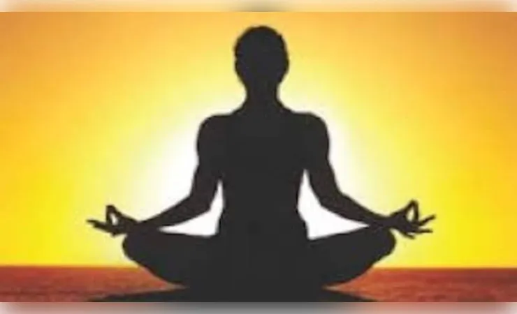 अमृत सरोवरों पर जन-सहभागिता के साथ योगाभ्यास, श्रमिक व महिलाएं भी हुई शामिल