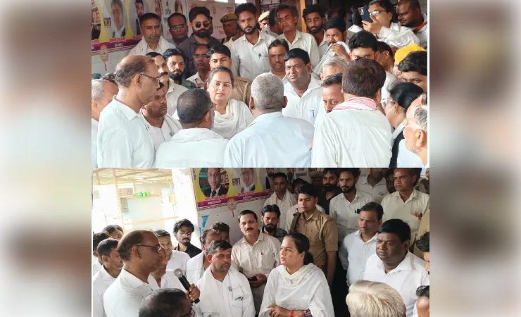 एडीएम और एसडीएम के आश्वासन पर अधिवक्ताओं ने स्थगित किया क्रमिक अनशन