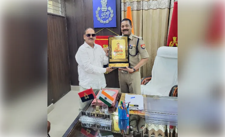 सम्मान की मिसाल बने आईपीएस राजेश कुमार, समाजसेवी शाहिद कुरैशी ने किया अभिनंदन