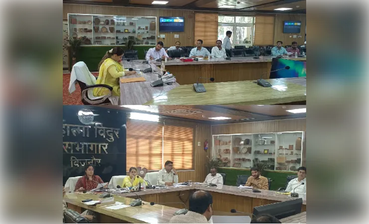 डीएम की अध्यक्षता में दिनभर चली मैराथन समीक्षा बैठक, कई विषयों पर हुई चर्चा