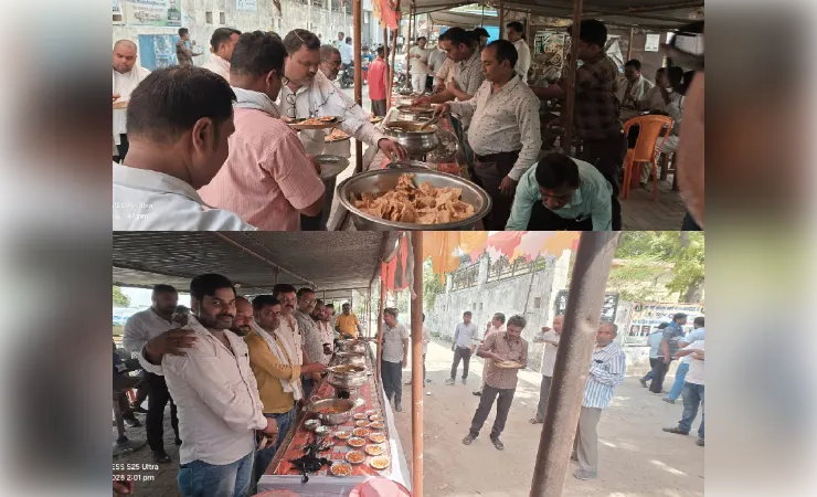 दीवानी कचेहरी उतरौला में हुआ भव्य भंडारा, फरियादियों ने ग्रहण किया प्रसाद 