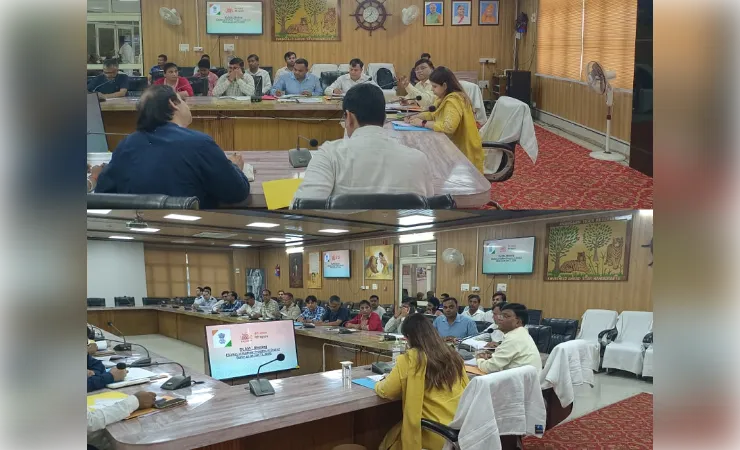 आधार सेवाओं में लापरवाही बर्दाश्त नहीं, सभी केंद्रों पर गुणवत्तापूर्ण सुविधाएं हों सुनिश्चित: डीएम