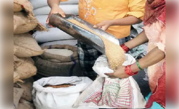राशन वितरण में अनियमितता का आरोप, गरीब उपभोक्ताओं का शोषण जारी