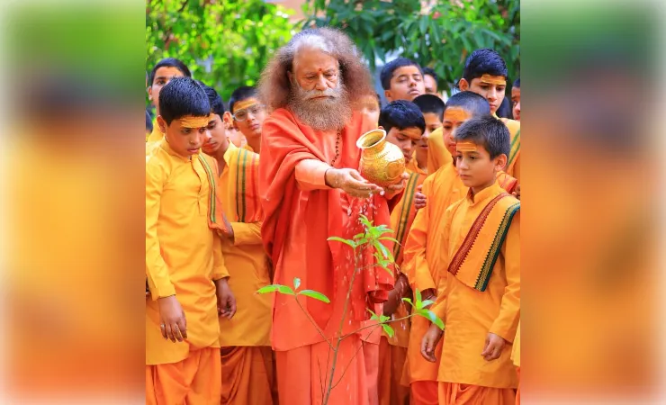 पर्यावरण दिवस पर स्वामी चिदानन्द ने दिया संदेश-“स्वच्छता बाहर, स्वच्छता भीतर”