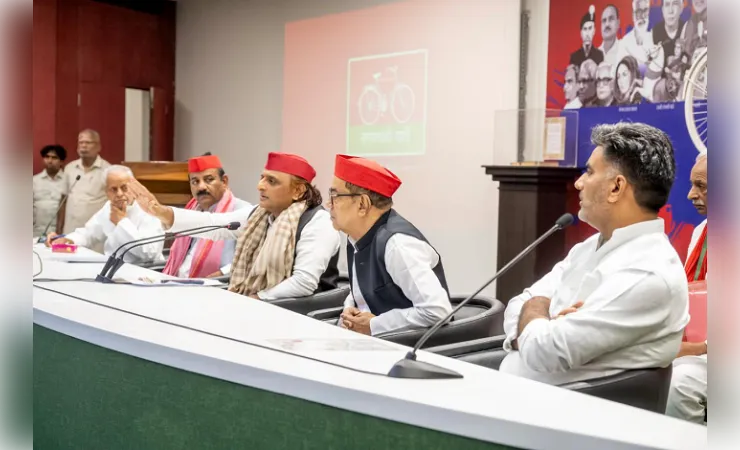 प्रेस वार्ता में बोले अखिलेश, 1090 महिला सुरक्षा सेवा को भाजपा ने किया निष्क्रिय 
