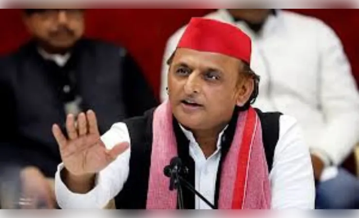 जनता से हार गयी भाजपा, सांसद खरीदने की बना रही योजना: अखिलेश यादव 