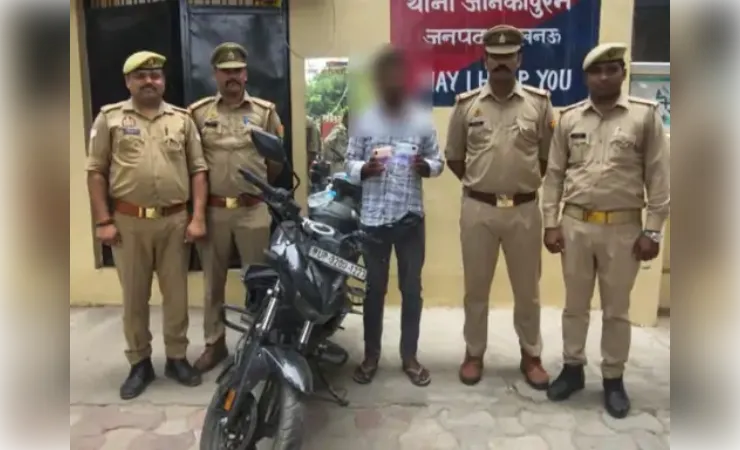 मॉर्निंग वॉक पर निकली महिला से चेन लूटने वाला गिरफ्तार, चेन और मोटरसाइकिल बरामद