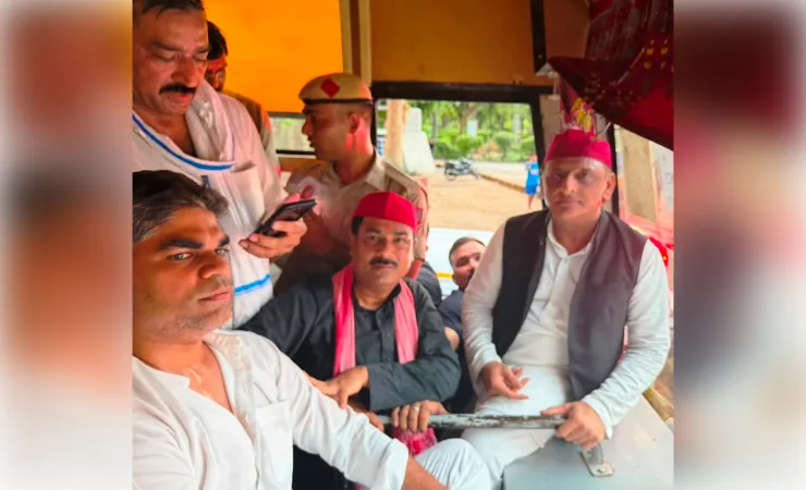 गिरफ्तारी से रिहाई तक अखिलेश के साथ रहे सांसद आनन्द भदौरिया