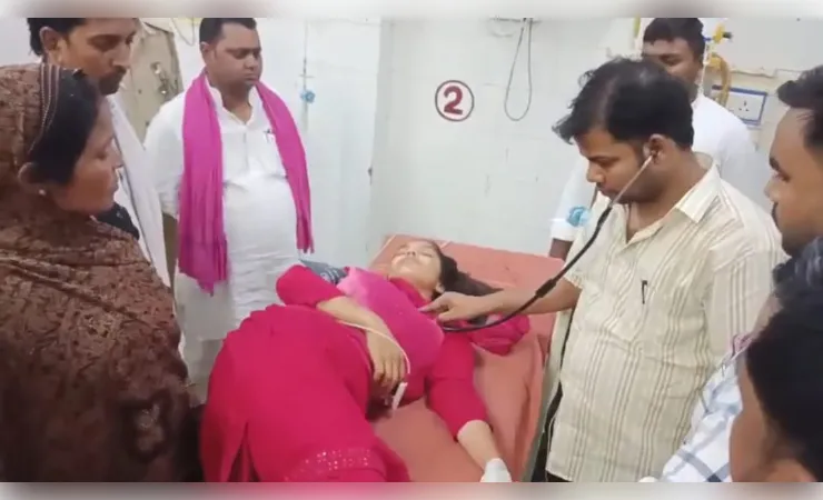 दूल्हा हत्याकांड : धरने पर बैठी बहन सौम्या बिंद की तबीयत बिगड़ी, जिला अस्पताल में भर्ती