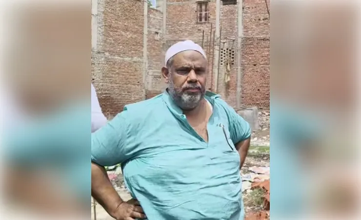 समाजवादी पार्टी के पूर्व प्रत्याशी बाबू कुरैशी पर लगा प्लॉट मालिकों का रास्ता रोकने का आरोप