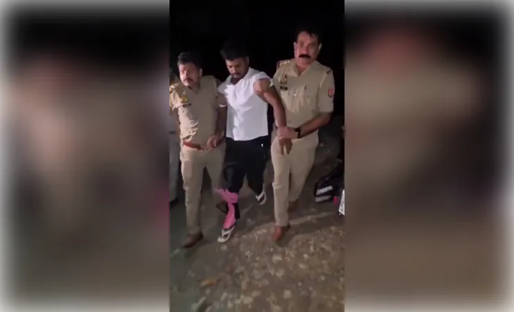  जौनपुर में पुलिस मुठभेड़ पांच बदमाश गिरफ्तार, 8 तमंचे, देसी रिवॉल्वर और दो बाइक बरामद