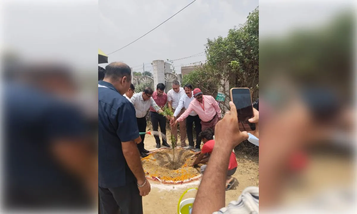 पर्यटन निगम ने शुरू किया वृहद पौधरोपण अभियान, 2500 पौधे लगाने का है लक्ष्य