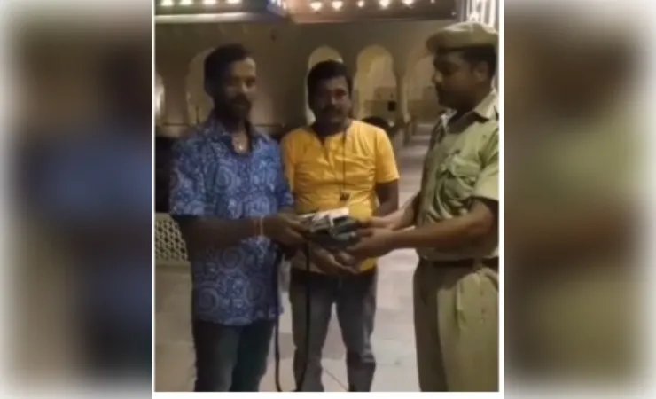 ईमानदारी की मिसाल: आमेर महल में मिले 1.06 लाख रुपये से भरे बैग को होमगार्ड जवान ने लौटाया