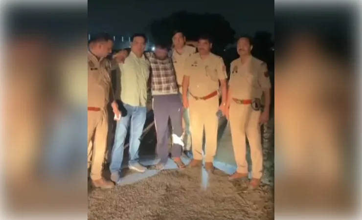 नोएडा मुठभेड़: पुलिसकर्मी को लिफ्ट देकर लूटने वाला ₹25 हजार का इनामी बदमाश गिरफ्तार