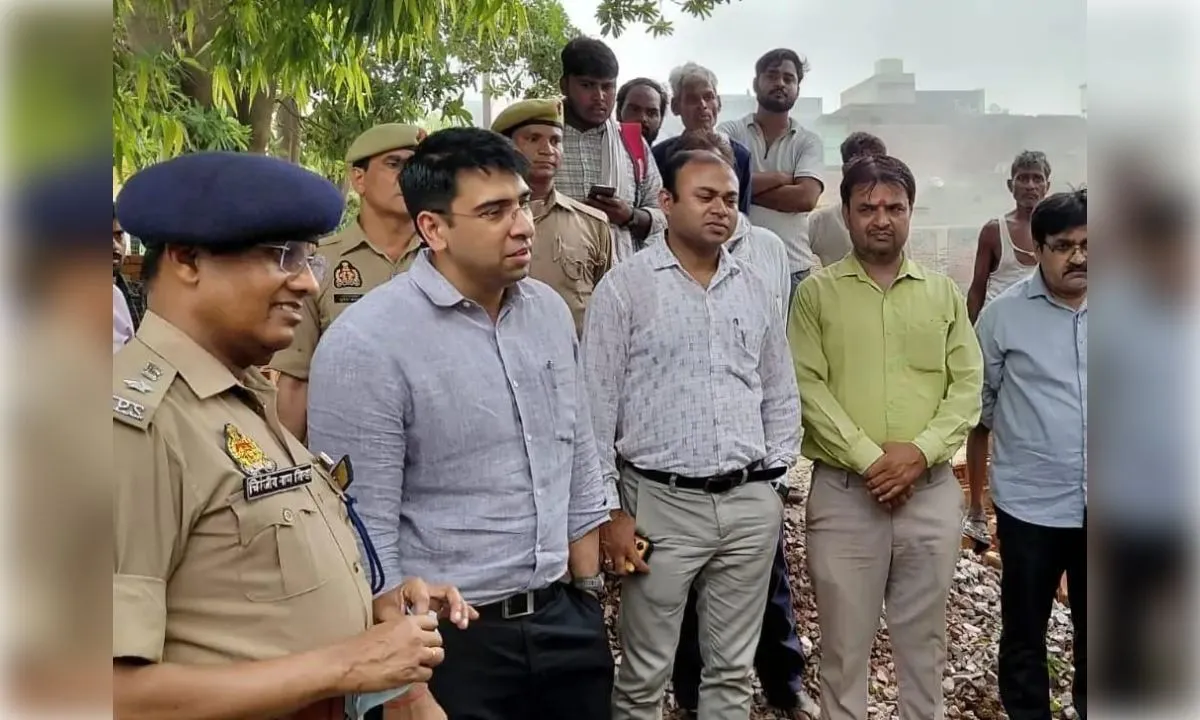  हाथरस के कस्तूरबा गांधी विद्यालय में लगी आग, मचा हड़कंप