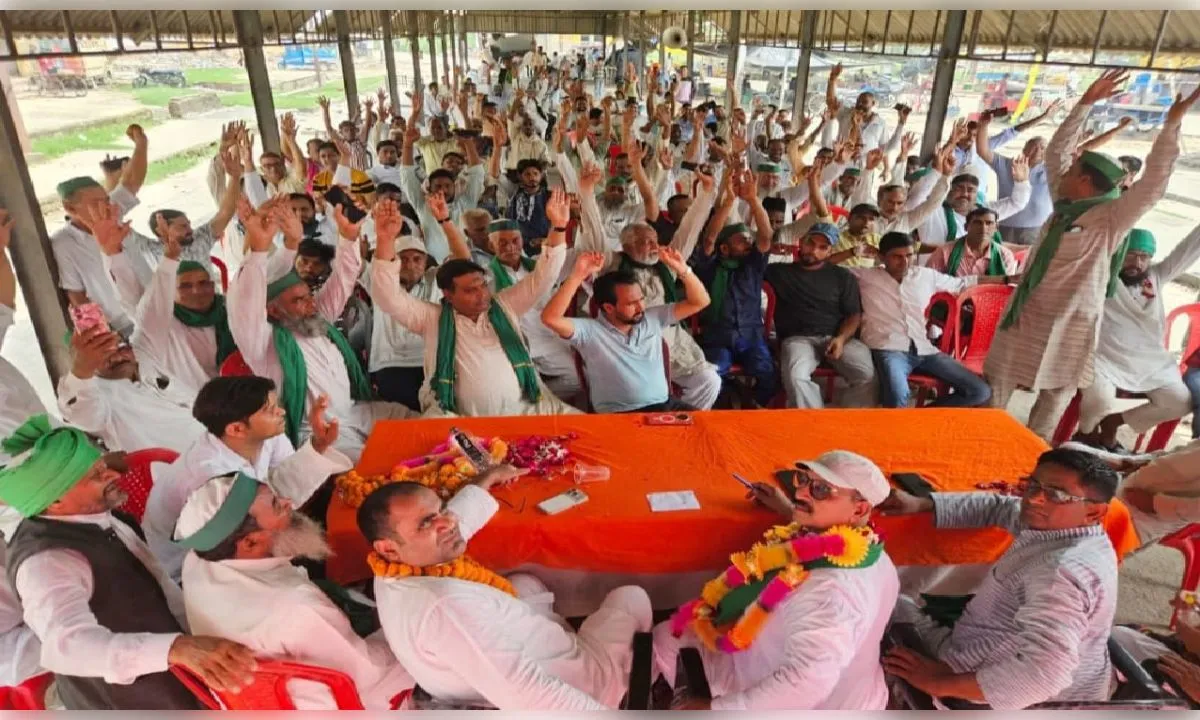   भाकियू की किसान पंचायत में गूंजीं किसानों की समस्याएं,तहसीलदार को सौंपा ज्ञापन