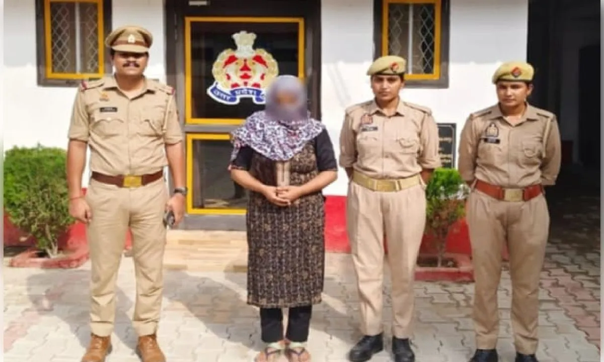 हनीट्रैप के अभियोग में वांछित अभियुक्ता गिरफ्तार