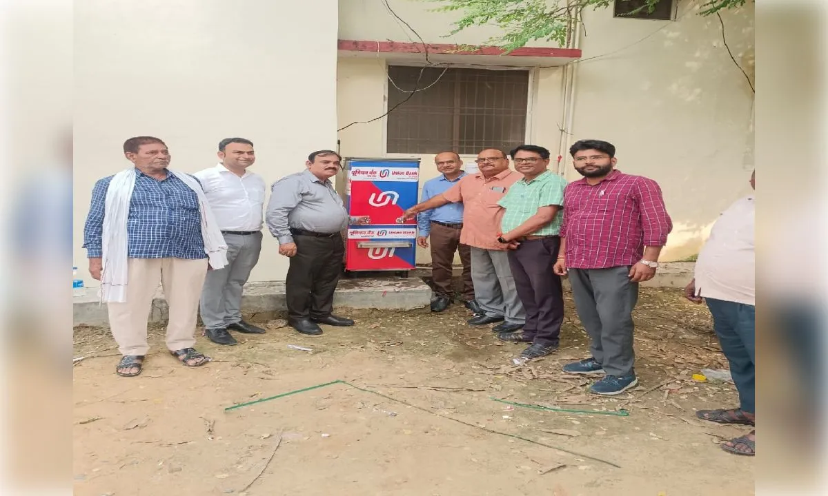 जलालपुर ब्लॉक परिसर में यूनियन बैंक ने लगाया वाटर कूलर, लोगों को मिलेगी शुद्ध पेयजल सुविधा