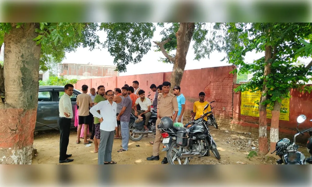  बाराबंकी : घर के कमरे में फंदे से लटका मिला अध्यापक का शव