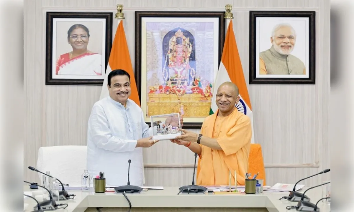 मुख्यमंत्री योगी और नितिन गडकरी ने की यूपी की सड़क परियोजनाओं की समीक्षा की