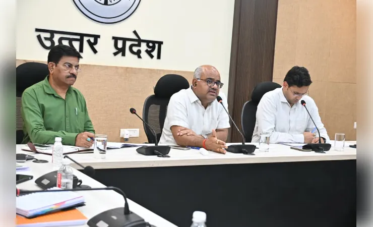 ग्राम सचिवालयों में मिलेगी आधार अपडेट की सुविधा, 50 पंचायत सहायकों को दिया गया प्रशिक्षण : जिलाधिकारी