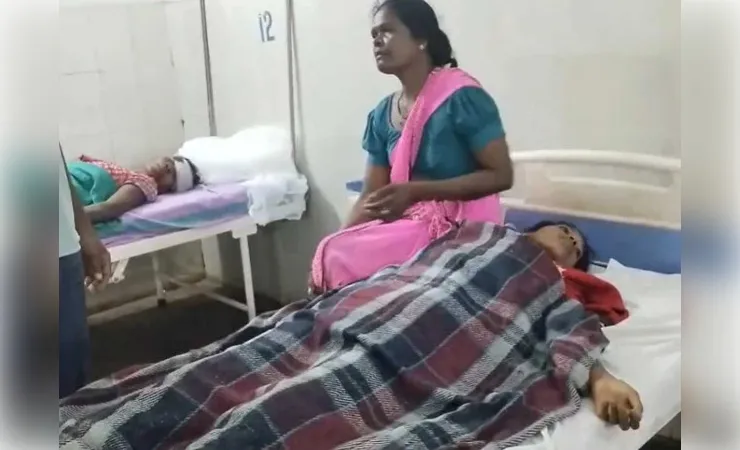 बलरामपुर जिले में महिलाओं से भरी पिकअप वाहन पलटी , दो की मौत