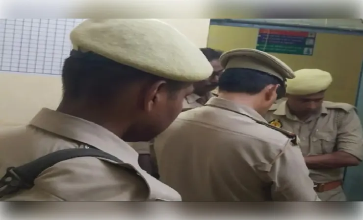 औरैया में जमीनी विवाद ने लिया खूनी मोड़, घर के बाहर बैठे युवक को मारी गोली, हालत गंभीर