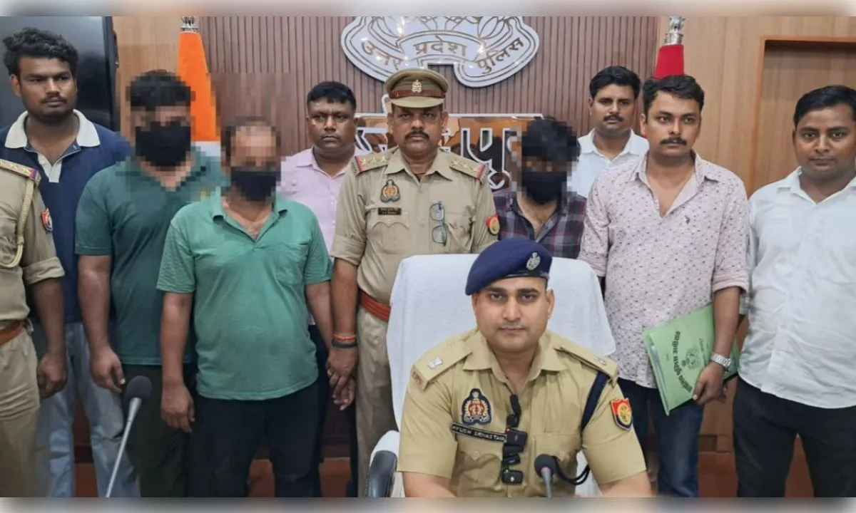  साइबर ठग गिरोह के तीन आरोपित गिरफ्तार, नकदी व 10 फर्जी आधार कार्ड बरामद