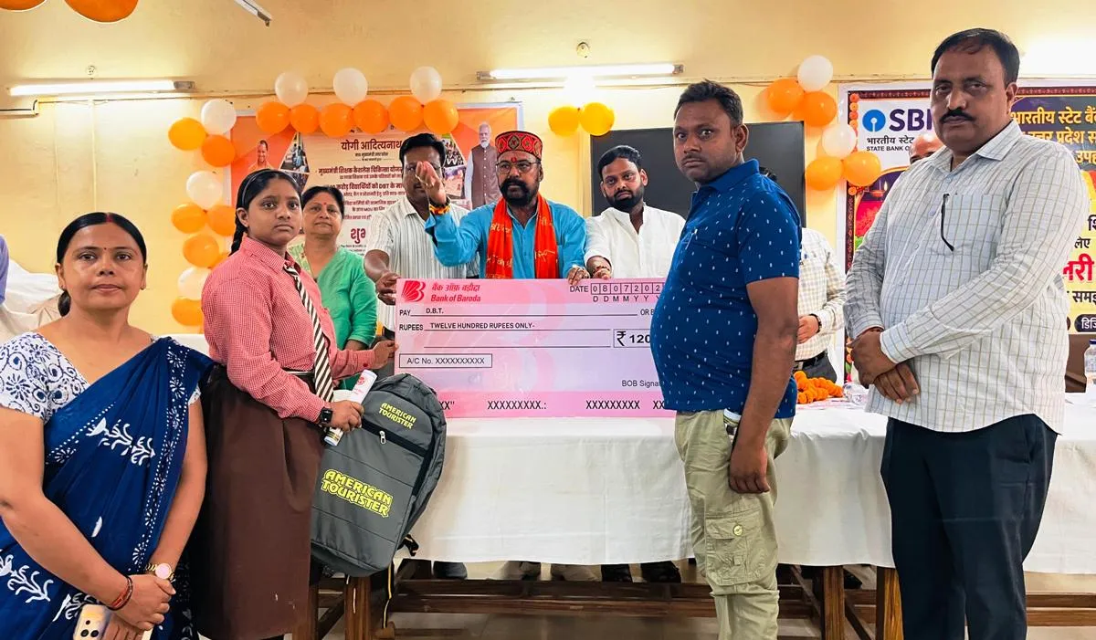 मुख्यमंत्री शिक्षक कैशलेस चिकित्सा योजना का शुभारंभ, वितरित किए गए हेल्थ कार्ड