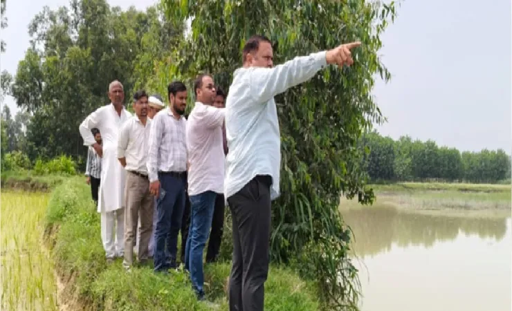 संभावित बाढ़ के दृष्टिगत एडीएम ने संवेदनशील क्षेत्रों का किया स्थलीय निरीक्षण