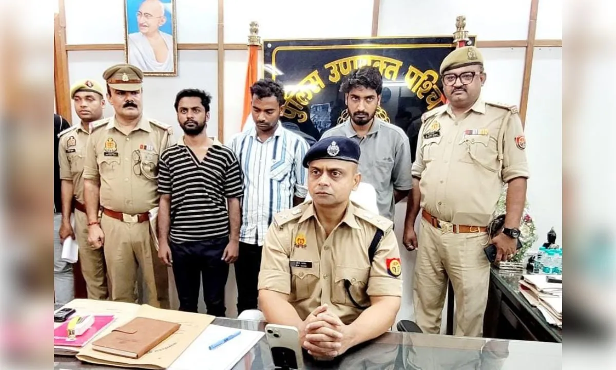 कानपुर में फर्जी दस्तावेज़ फैक्ट्री का भंडाफोड़, जन्म-मृत्यु प्रमाणपत्र और आधार बनाने वाले तीन गिरफ्तार