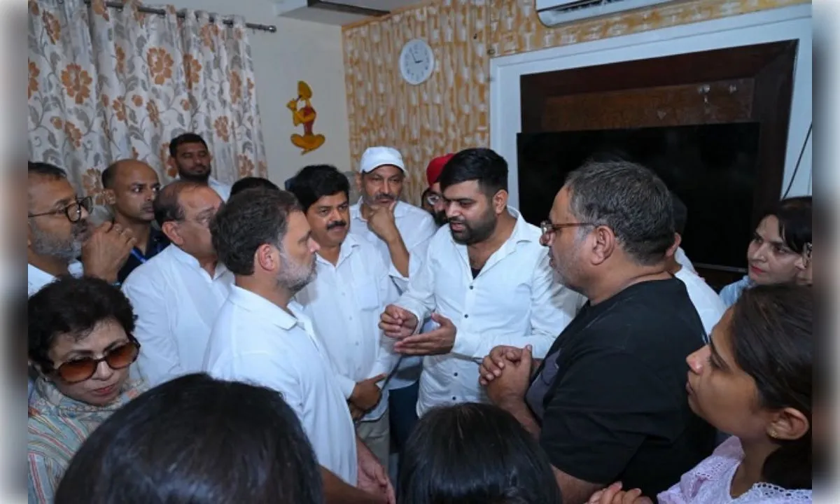  राहुल ने दिवंगत कांग्रेस कार्यकर्ता मेहता के परिजनों से की मुलाकात