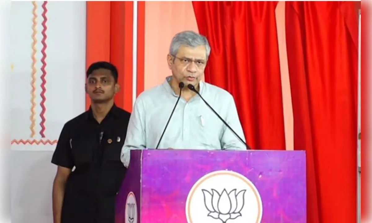 देश में इस वर्ष के अंत तक 350 रेलवे स्टेशनों का होगा नवनिर्माण : अश्विनी वैष्णव