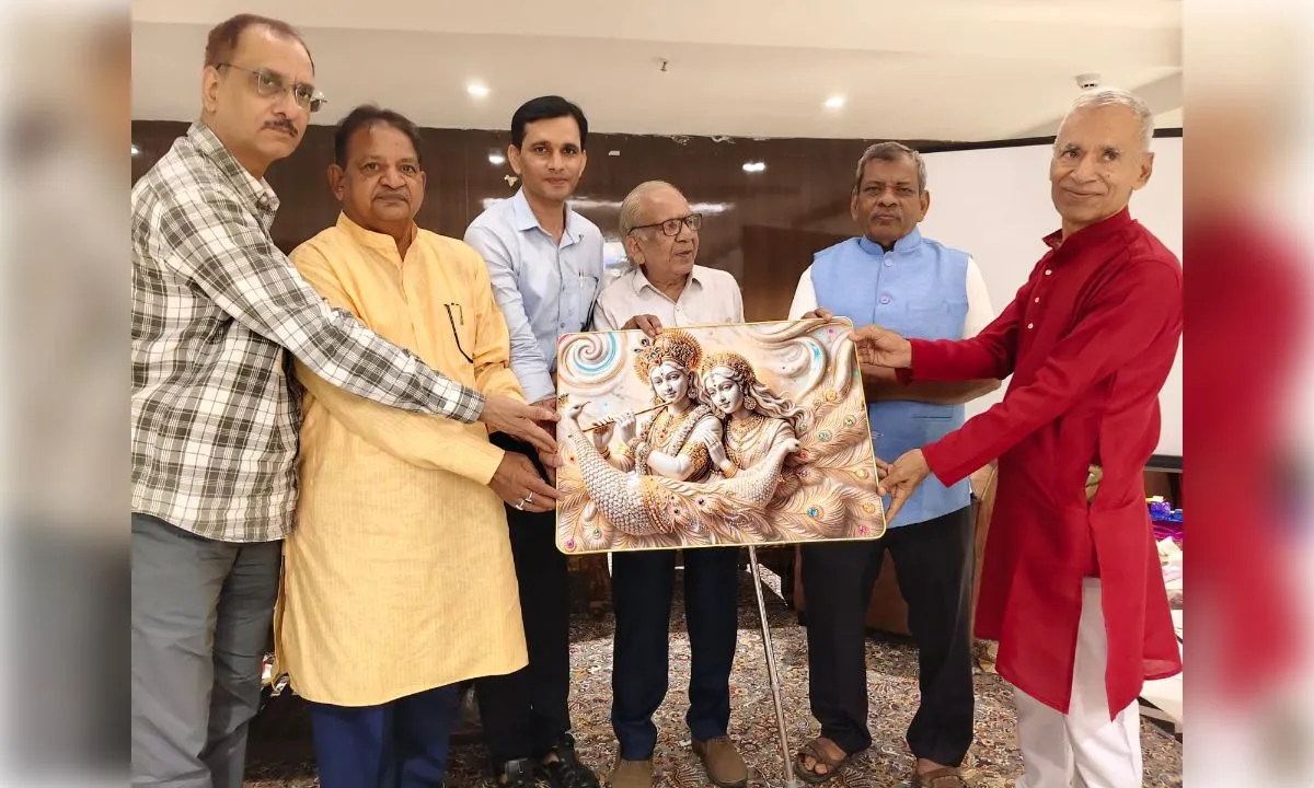 प्रो. अश्वनी कुमार शुक्ल का विदाई समारोह, शिक्षकों ने दी भावभीनी विदाई