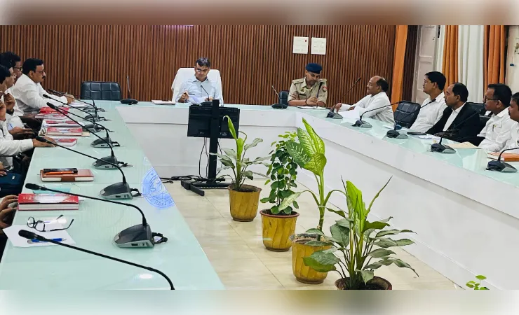 न्यायालय में गवाहों की अनुपस्थिति या शिथिल पैरवी किसी भी स्थिति में स्वीकार्य नहीं : जिलाधिकारी