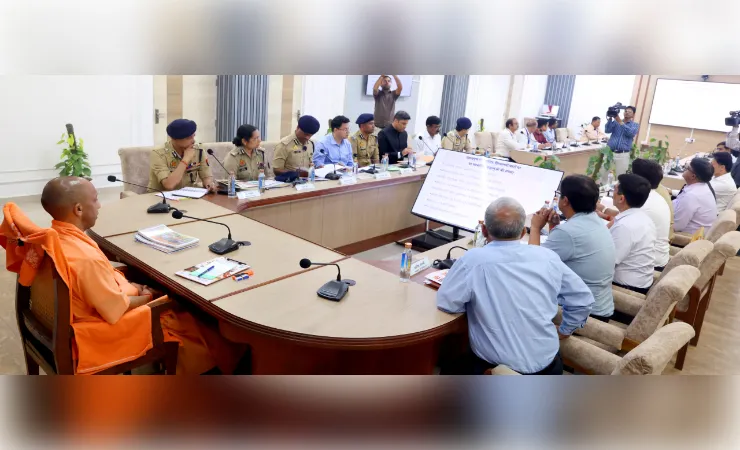 कांवड़ यात्रा के दौरान सुरक्षा से समझौता नहीं, अफवाह फैलाने वालों पर करें सख्त कार्रवाई : सीएम योगी